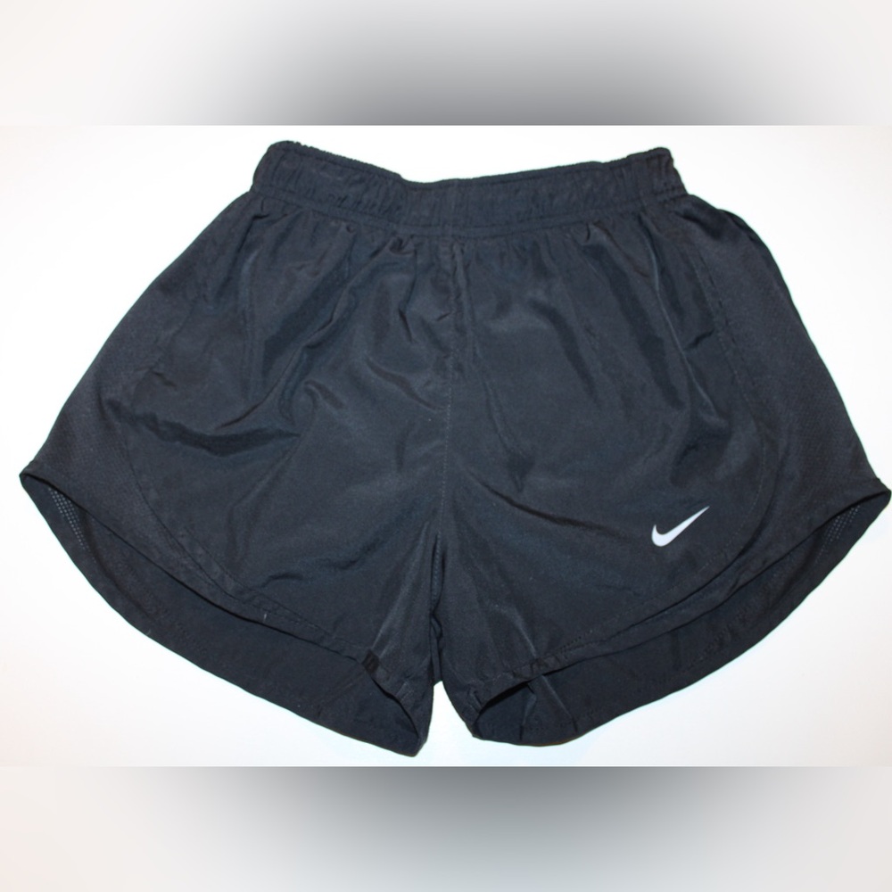 Nike Black Athletic Shorts Lightweight Breathable Design